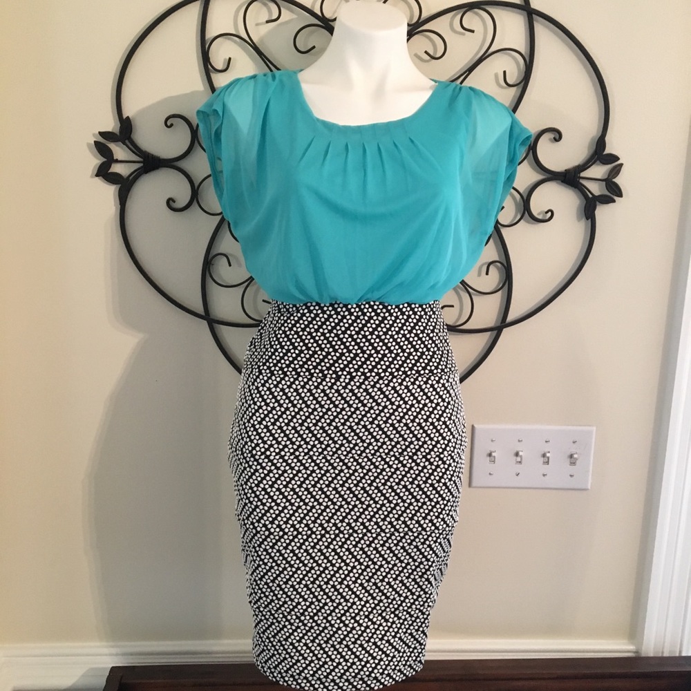 Retro feel dress size 6 black and white bottom